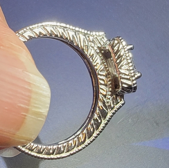 Gorgeous Wedding Ring Set - Picture 4 of 5